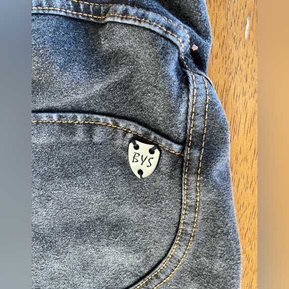 Booty lifting grey jeggings - Picture 12 of 13